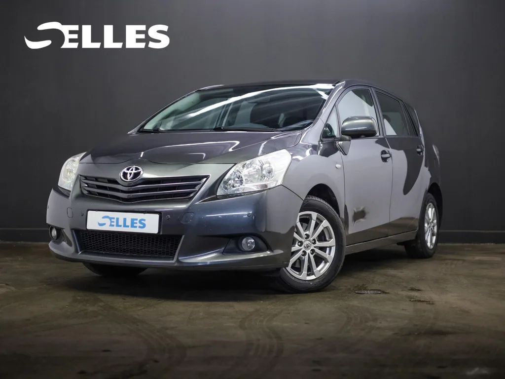 Toyota Verso (2011) — foto 1
