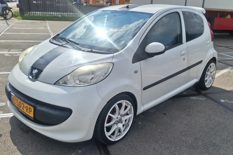 Peugeot 107 (2008)