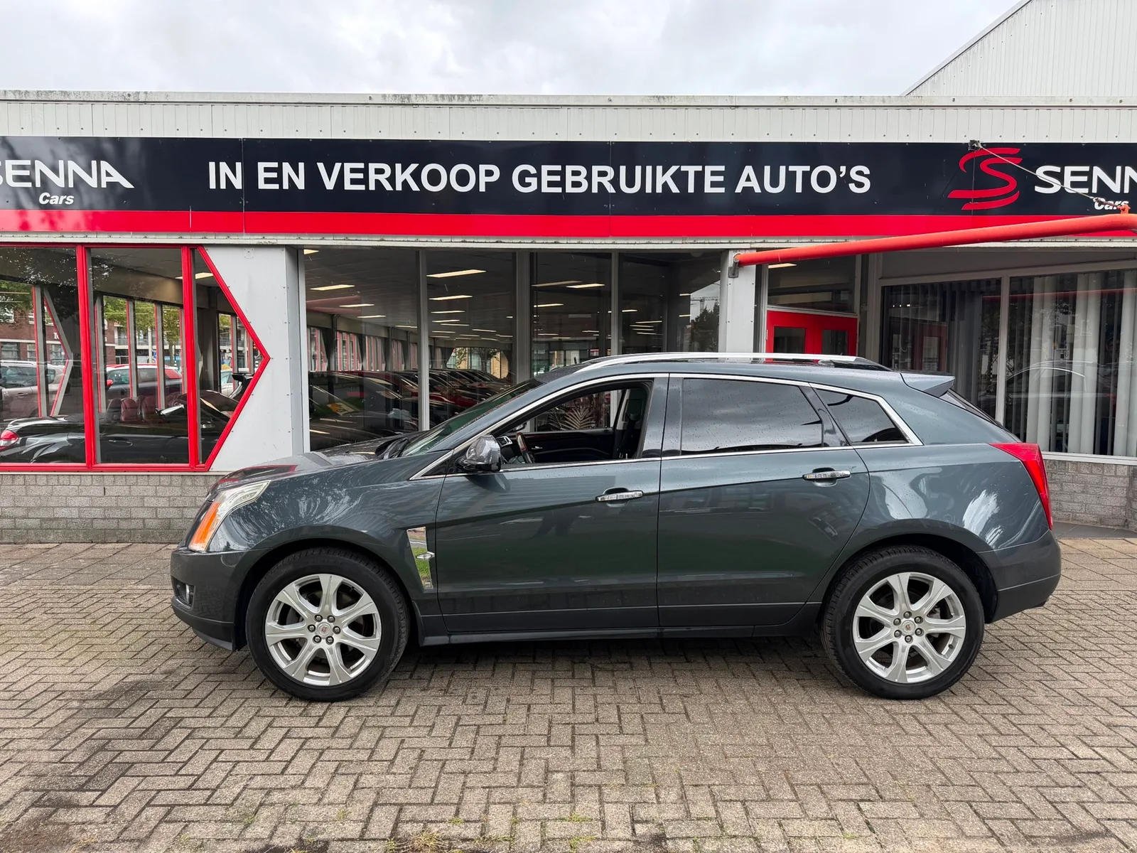 Cadillac SRX (2010) — foto 1