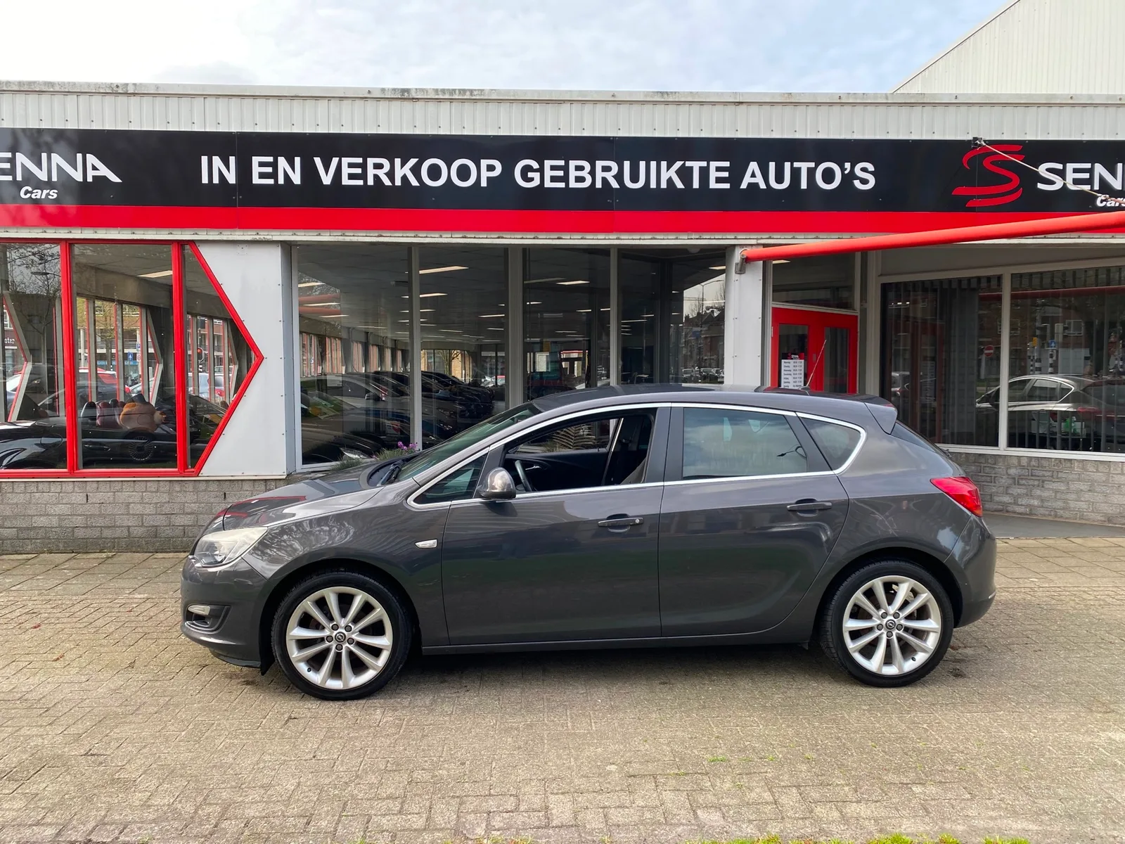 Opel Astra (2013) — foto 1