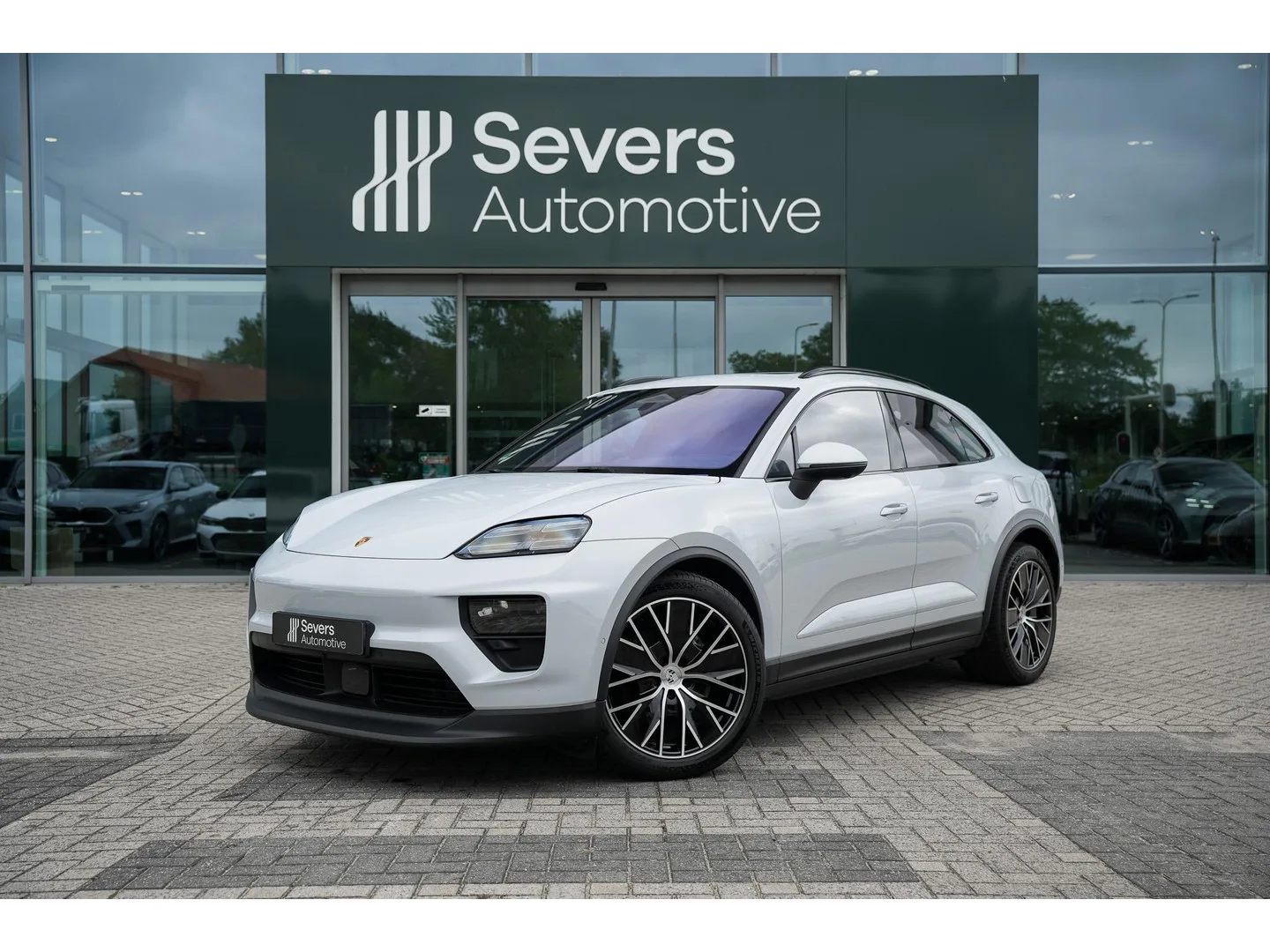 Porsche Macan (2025) — foto 1