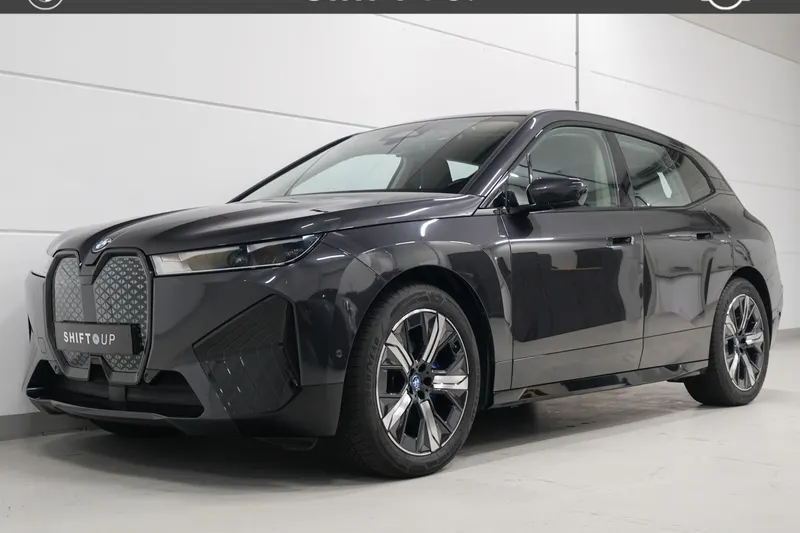 BMW iX (2023)