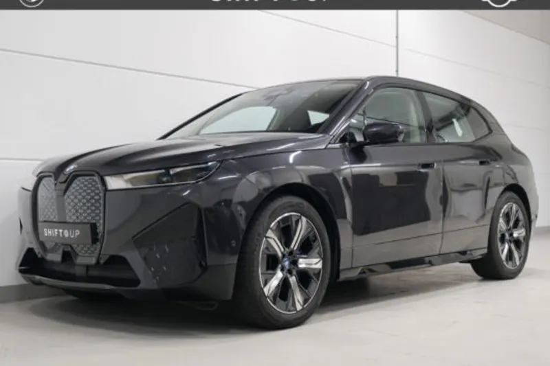 BMW iX (2023)