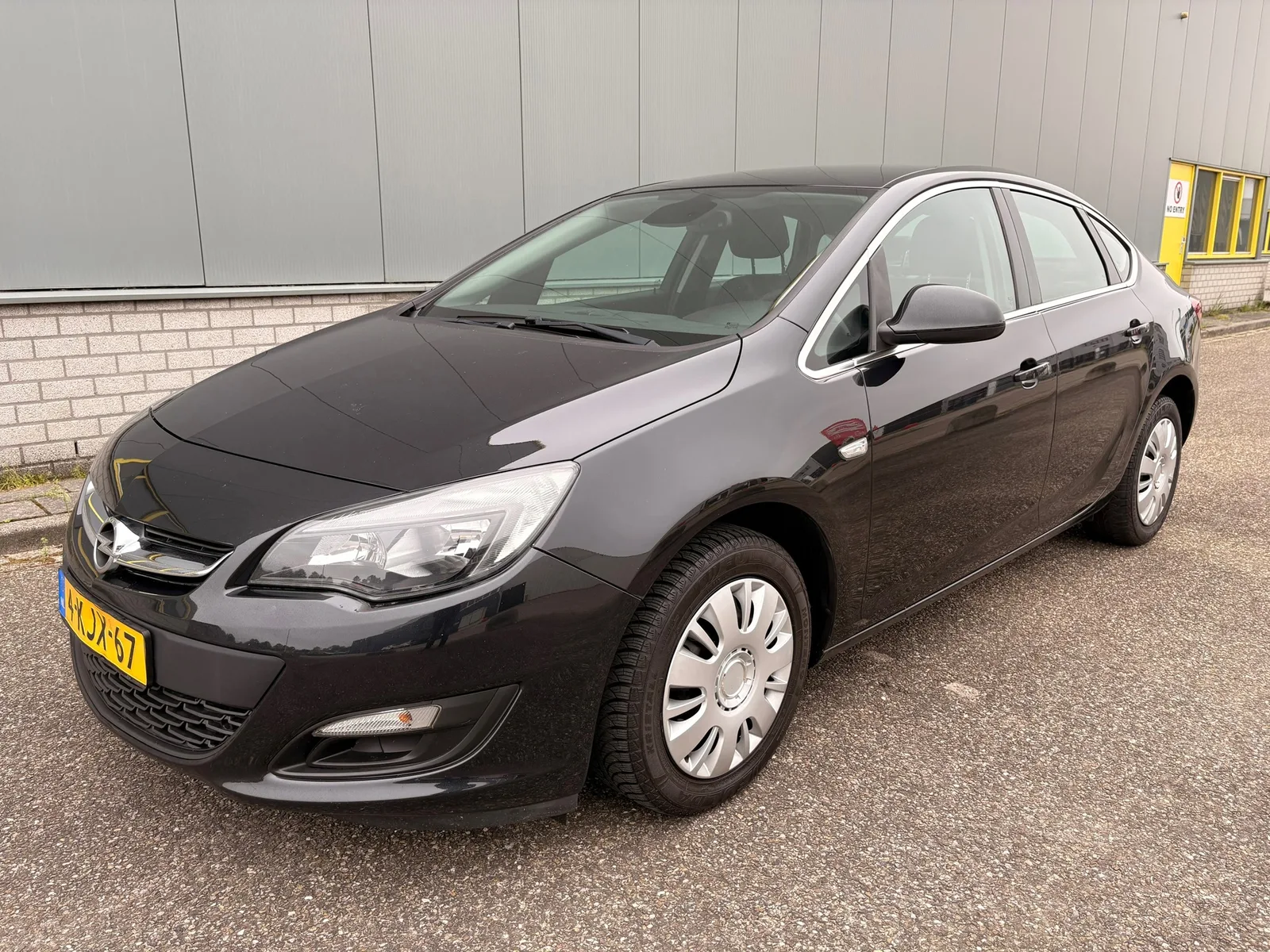 Opel Astra (2013) — foto 1