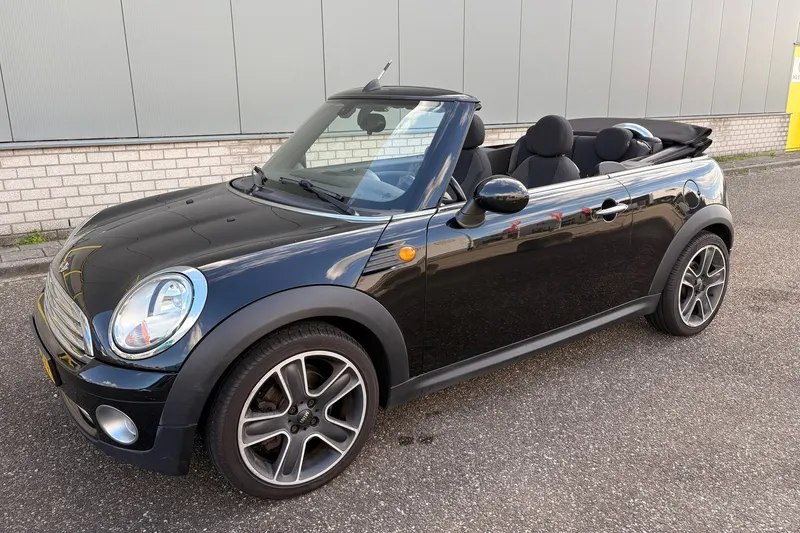 MINI Cabrio (2010)