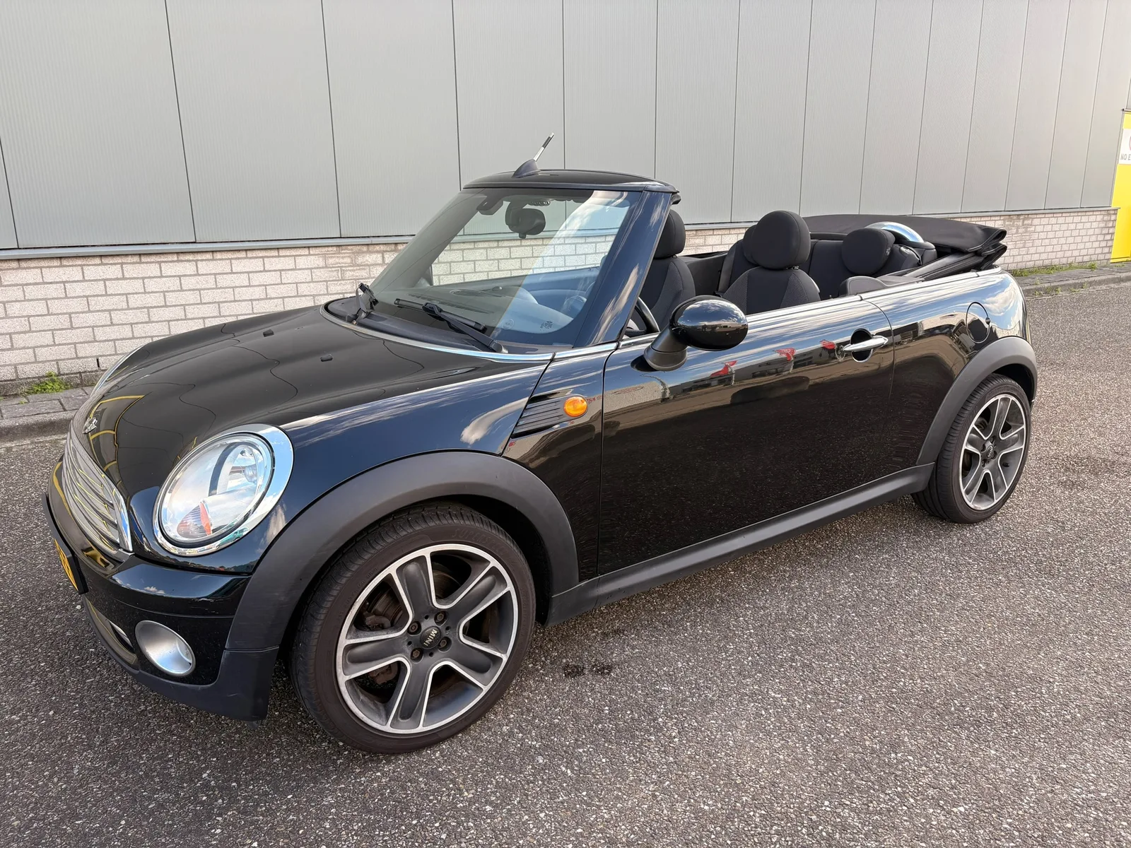 MINI Cabrio (2010) — foto 1