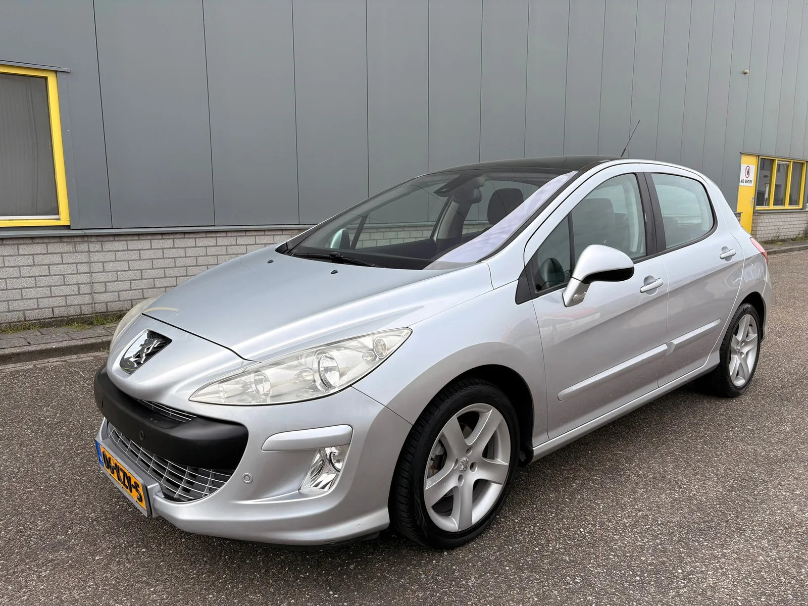 Peugeot 308 (2010) — foto 1