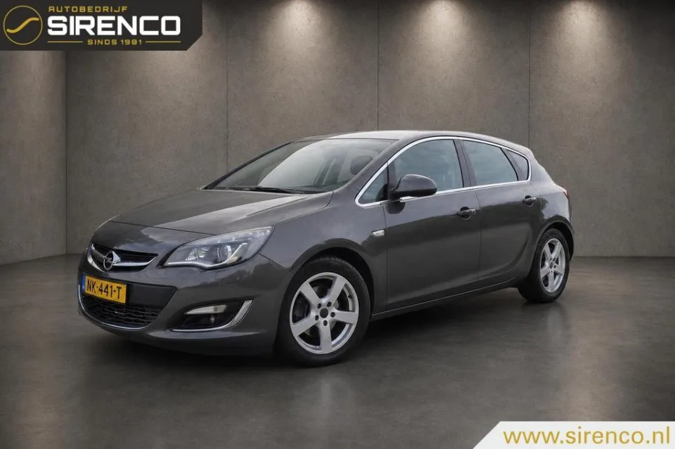 Opel Astra (2013) — foto 1