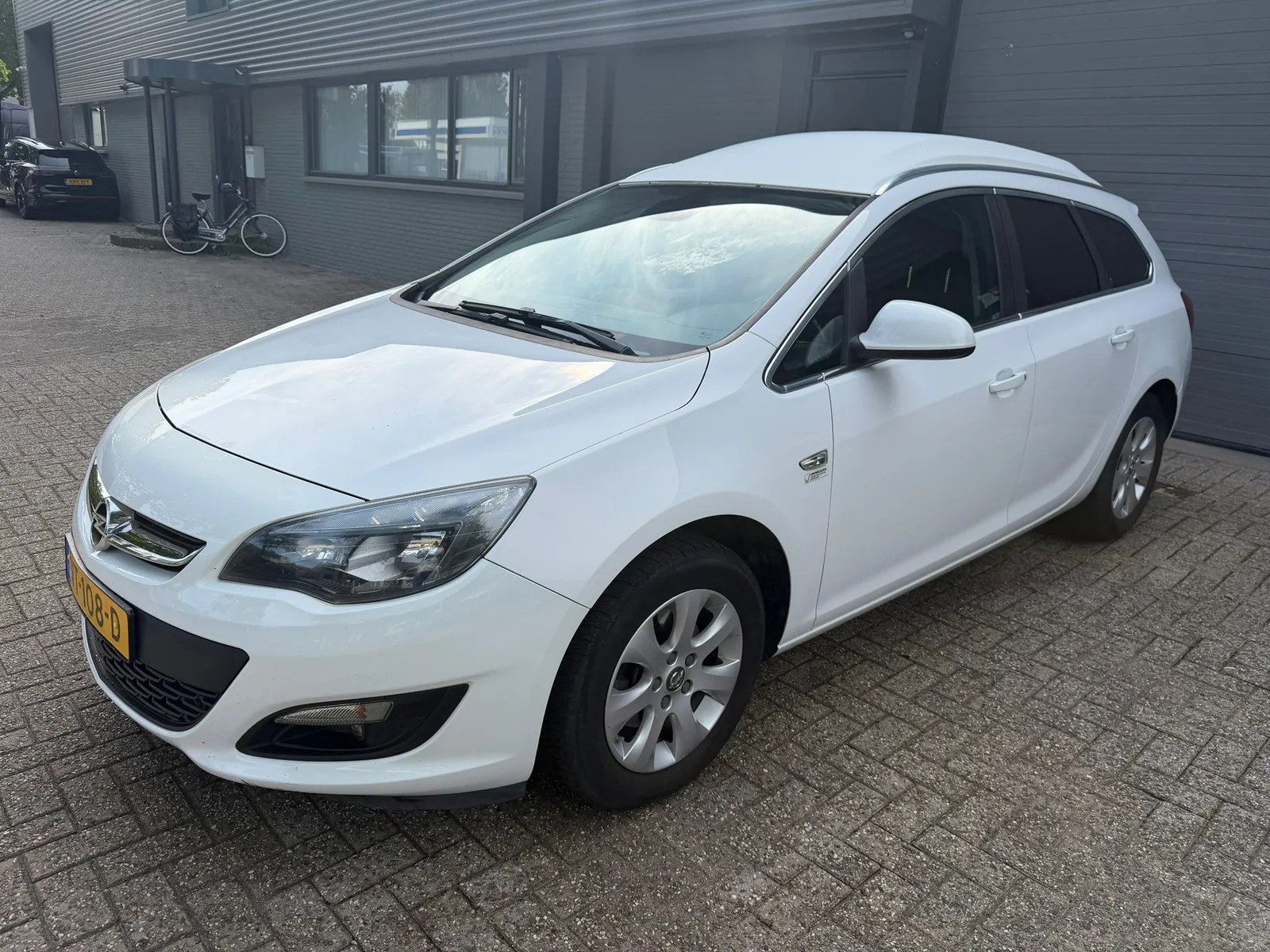 Opel Astra (2016) — foto 1