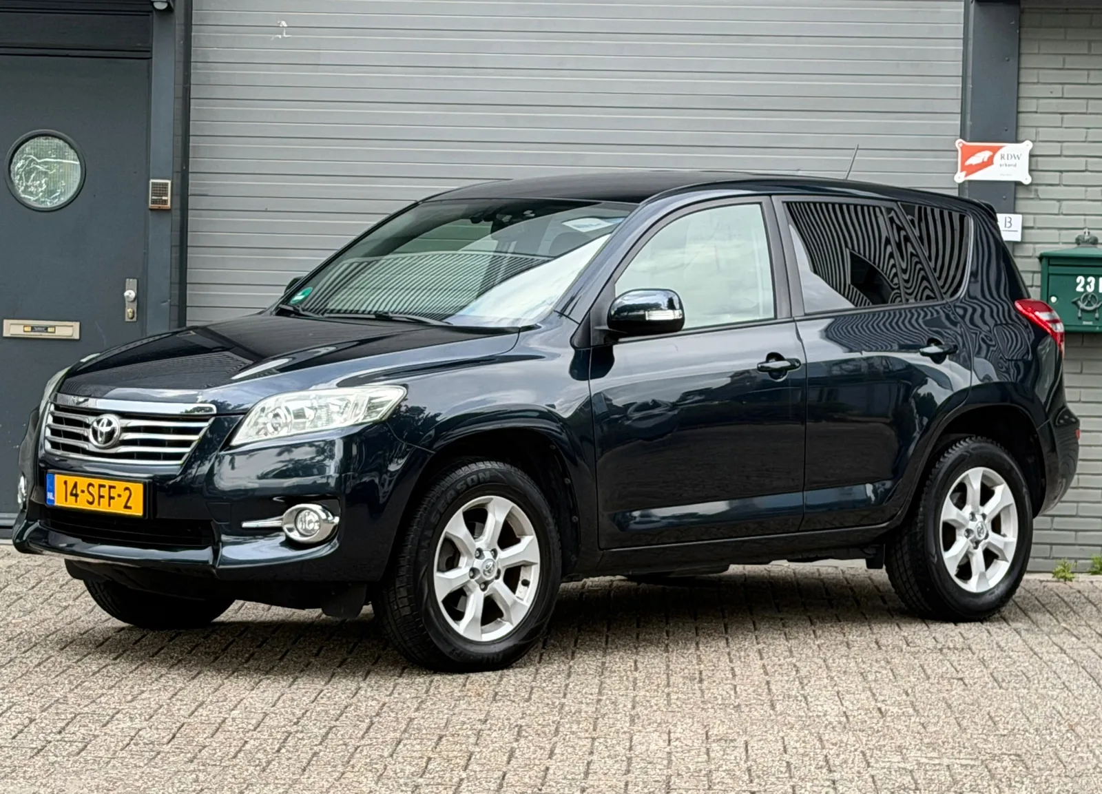 Toyota RAV4 (2011) — foto 1