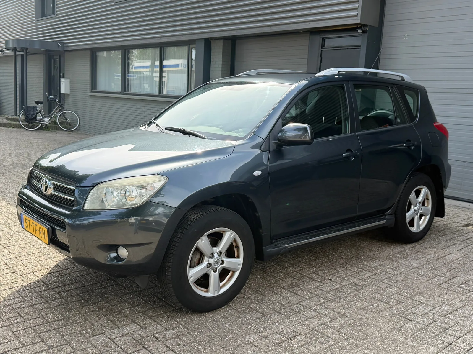 Toyota RAV4 (2006) — foto 1