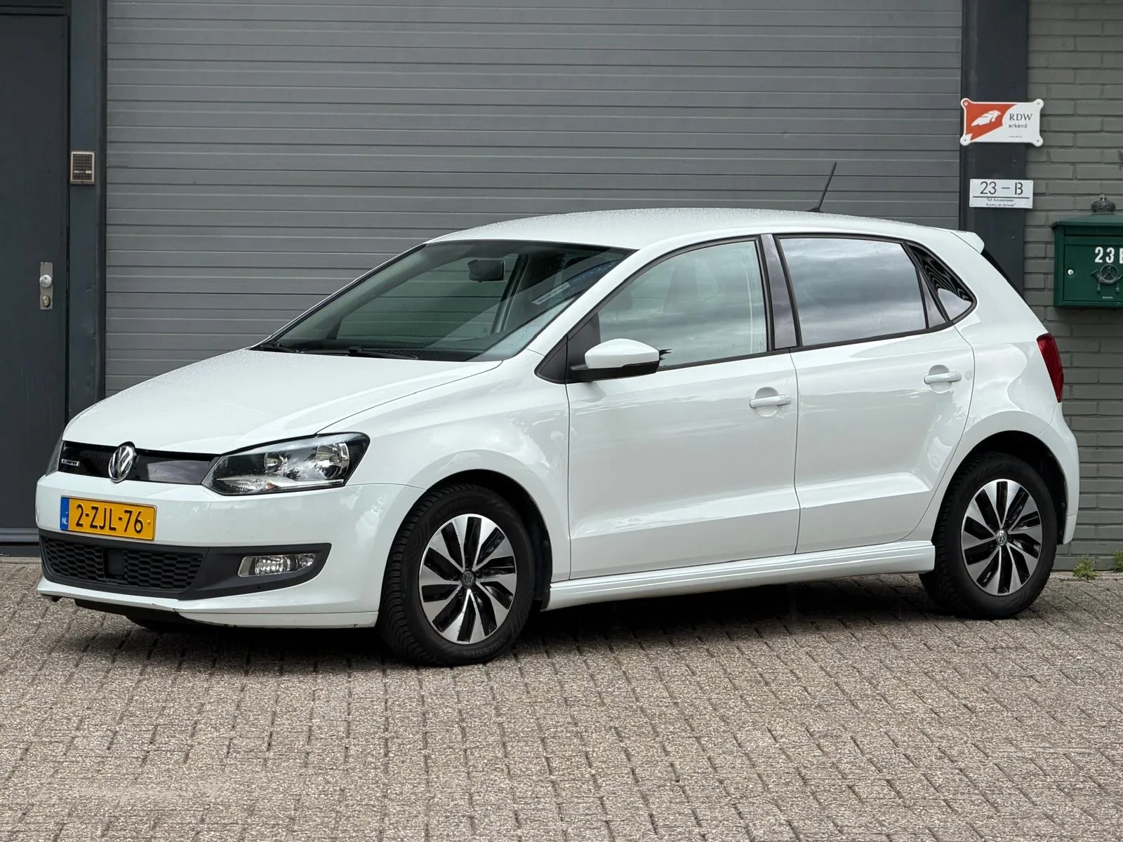 Volkswagen Polo (2014) — foto 1