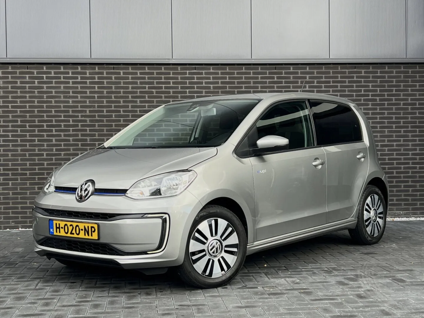 Volkswagen E-up! (2017) — foto 1