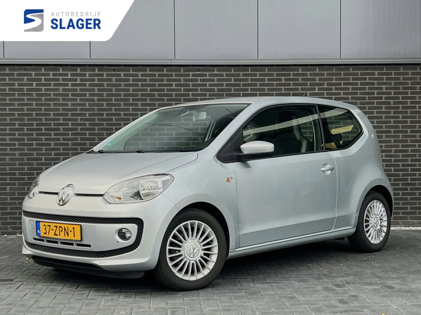 Volkswagen Up! (2013) — foto 1