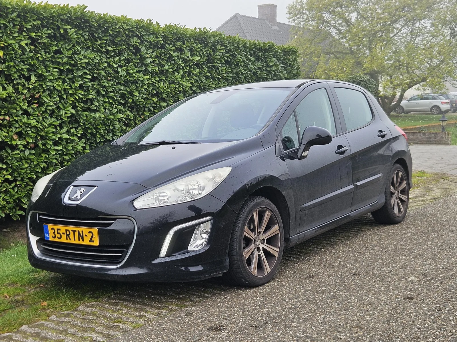 Peugeot 308 (2011) — foto 1
