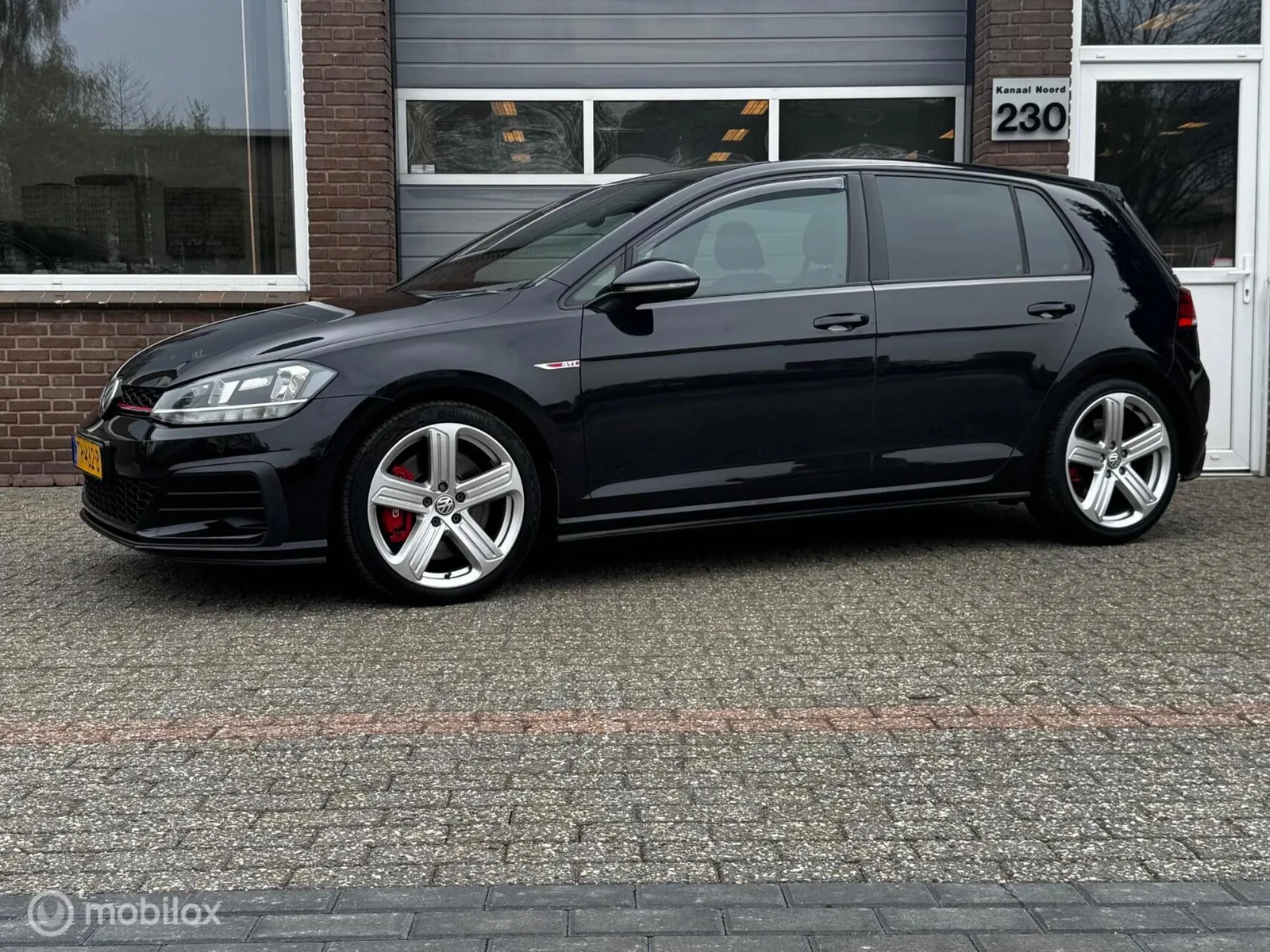 Volkswagen Golf (2018) — foto 1