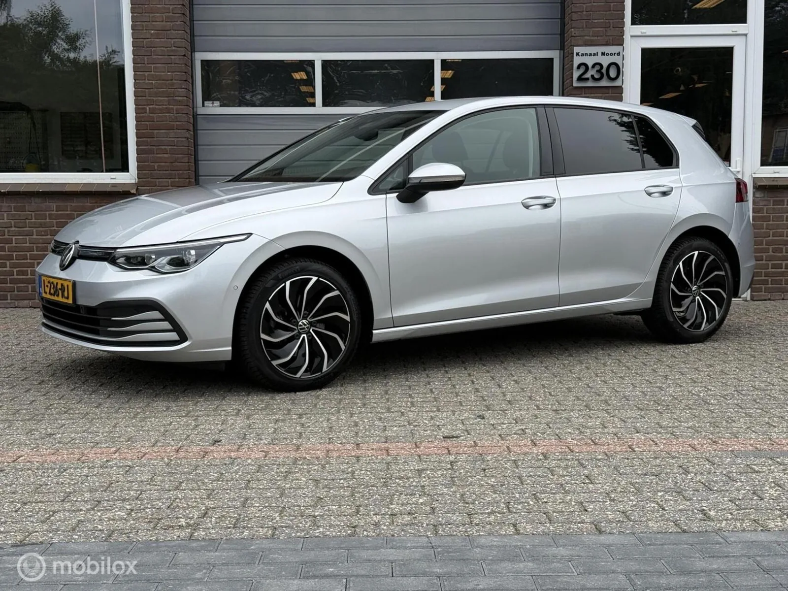 Volkswagen Golf (2021) — foto 1