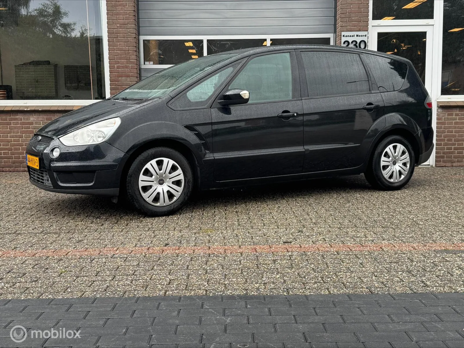 Ford S-Max (2010) — foto 1
