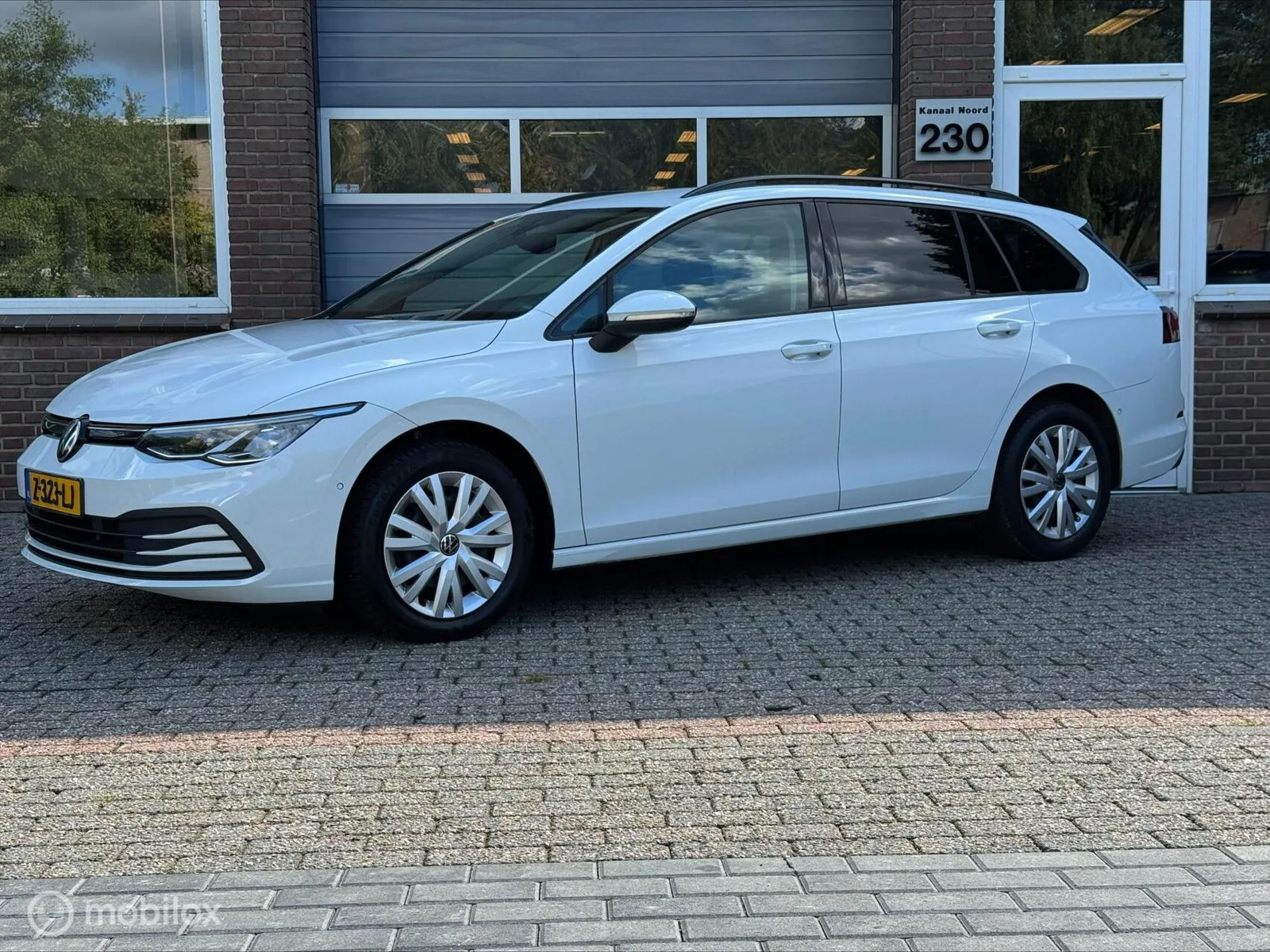 Volkswagen Golf (2021) — foto 1