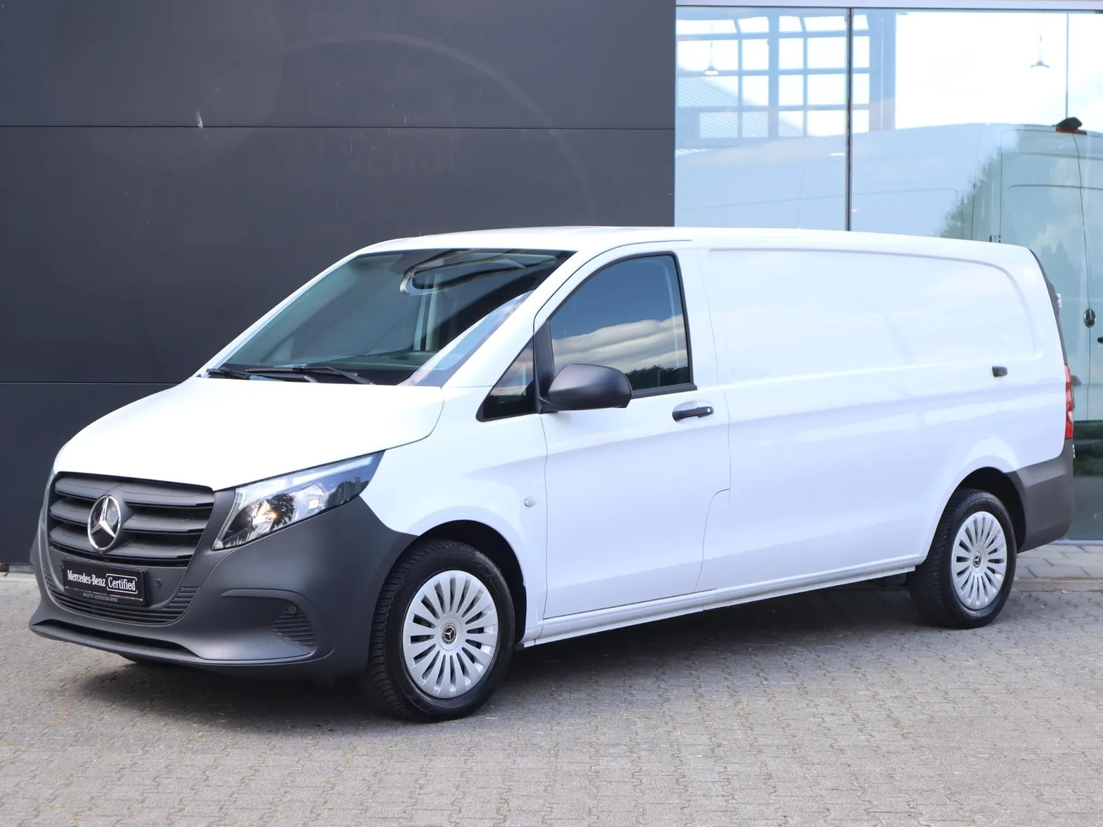 Mercedes-Benz Vito (2024) — foto 1