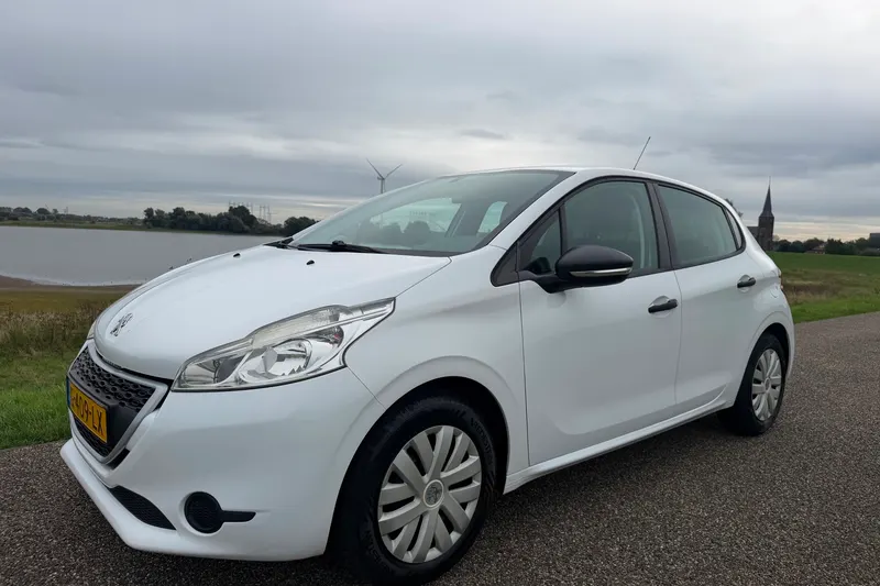 Peugeot 208 (2015)