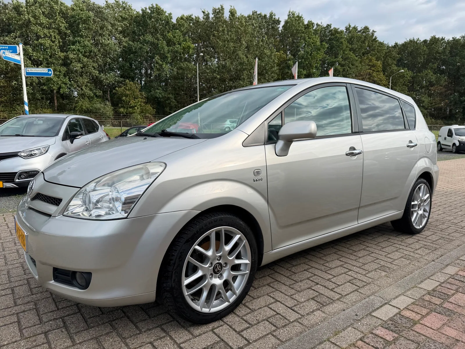 Toyota Corolla Verso (2006) — foto 1