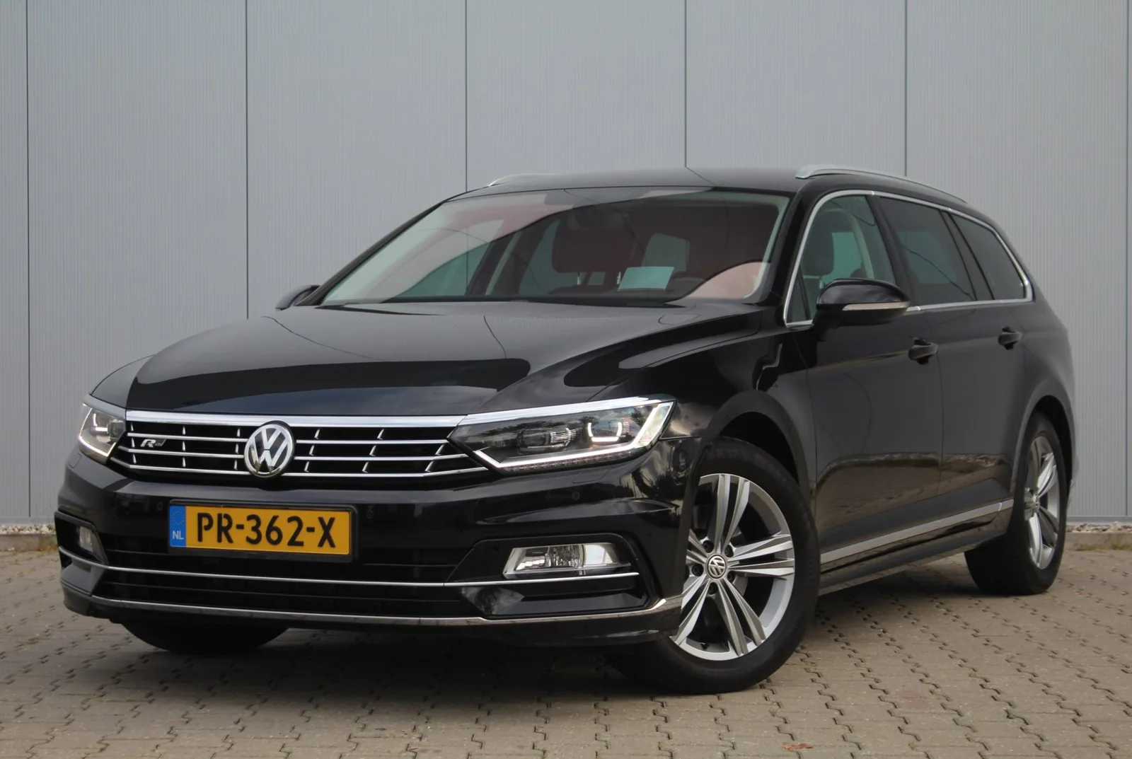 Volkswagen Passat (2017) — foto 1