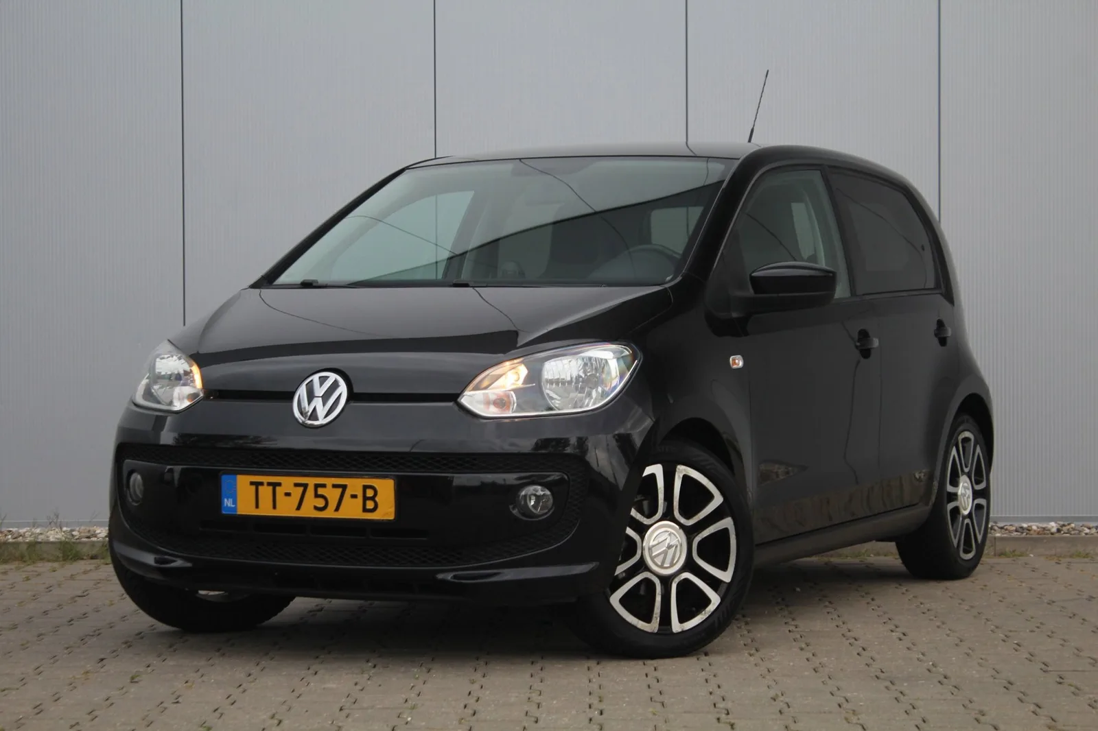 Volkswagen Up! (2012) — foto 1