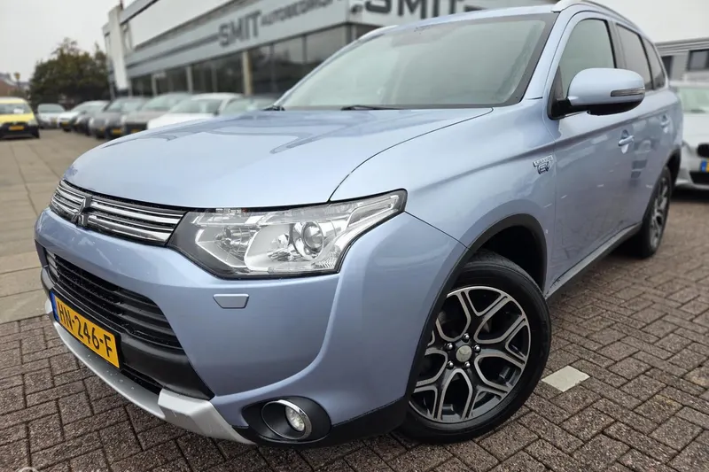 Mitsubishi Outlander (2015)