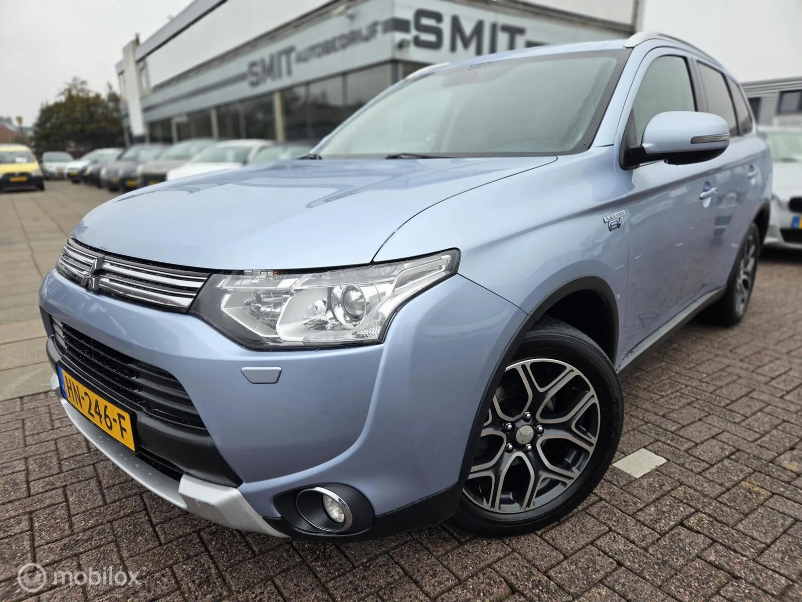 Mitsubishi Outlander (2015) — foto 1