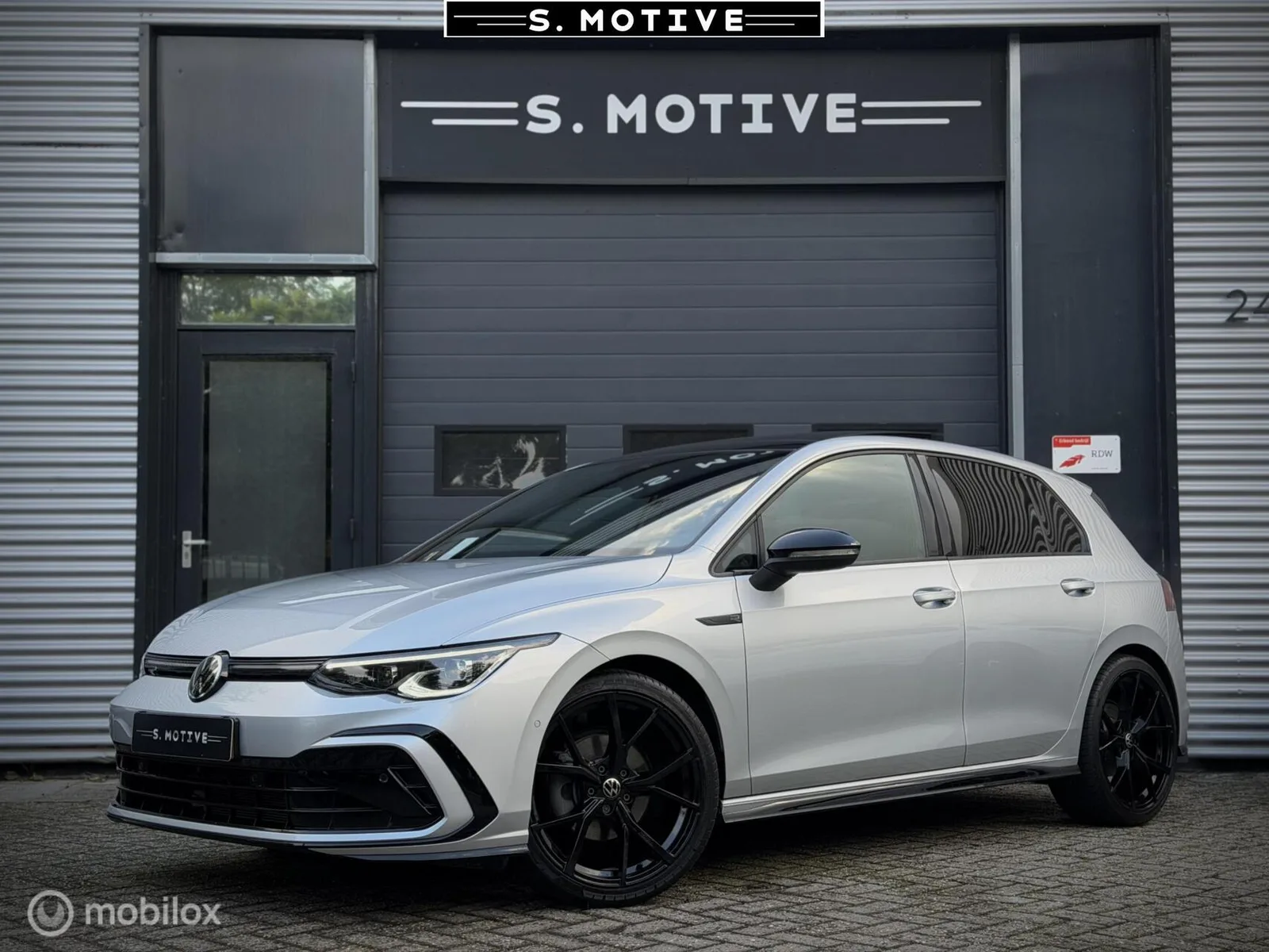 Volkswagen Golf (2023) — foto 1