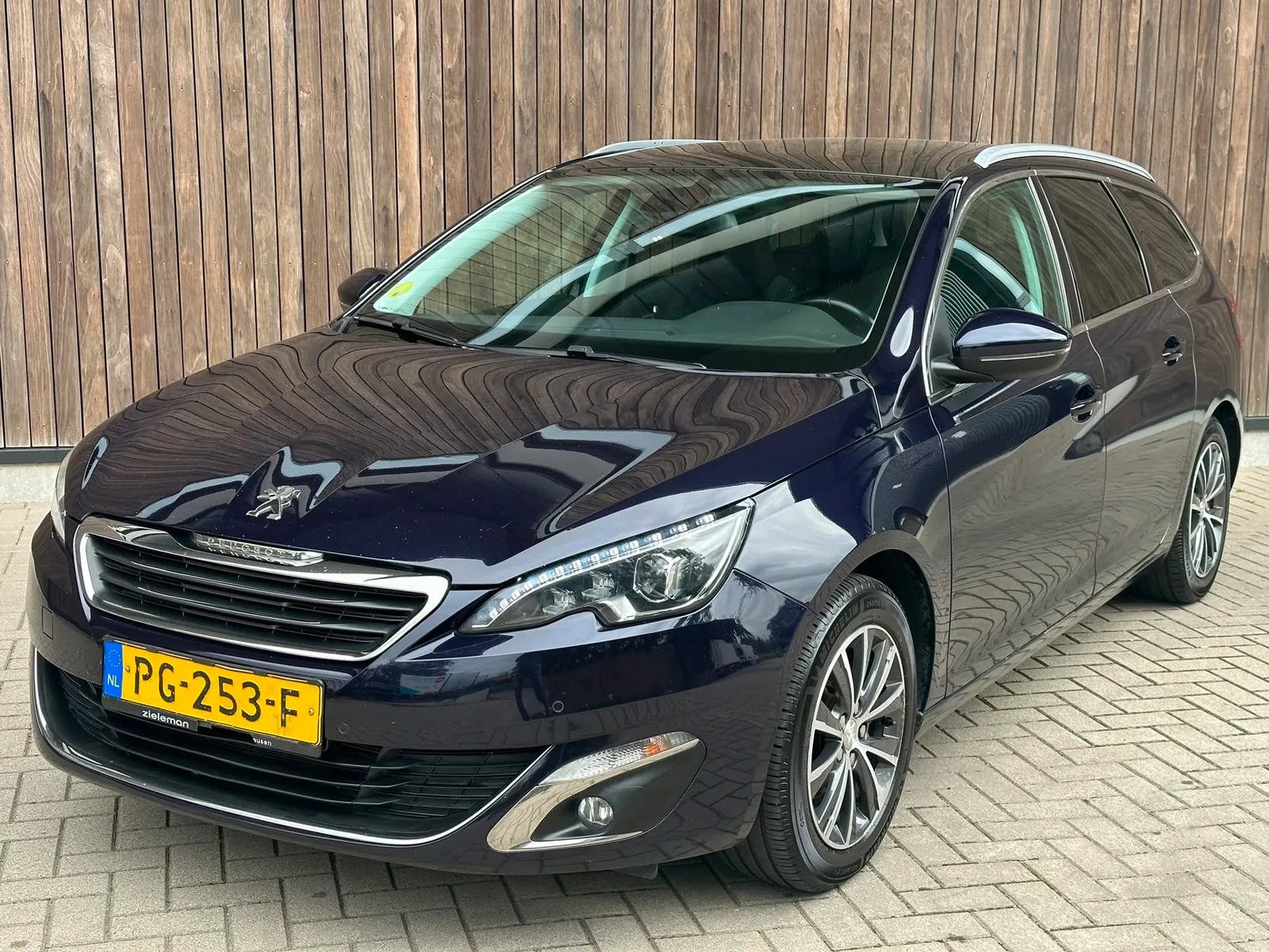 Peugeot 308 (2017) — foto 1