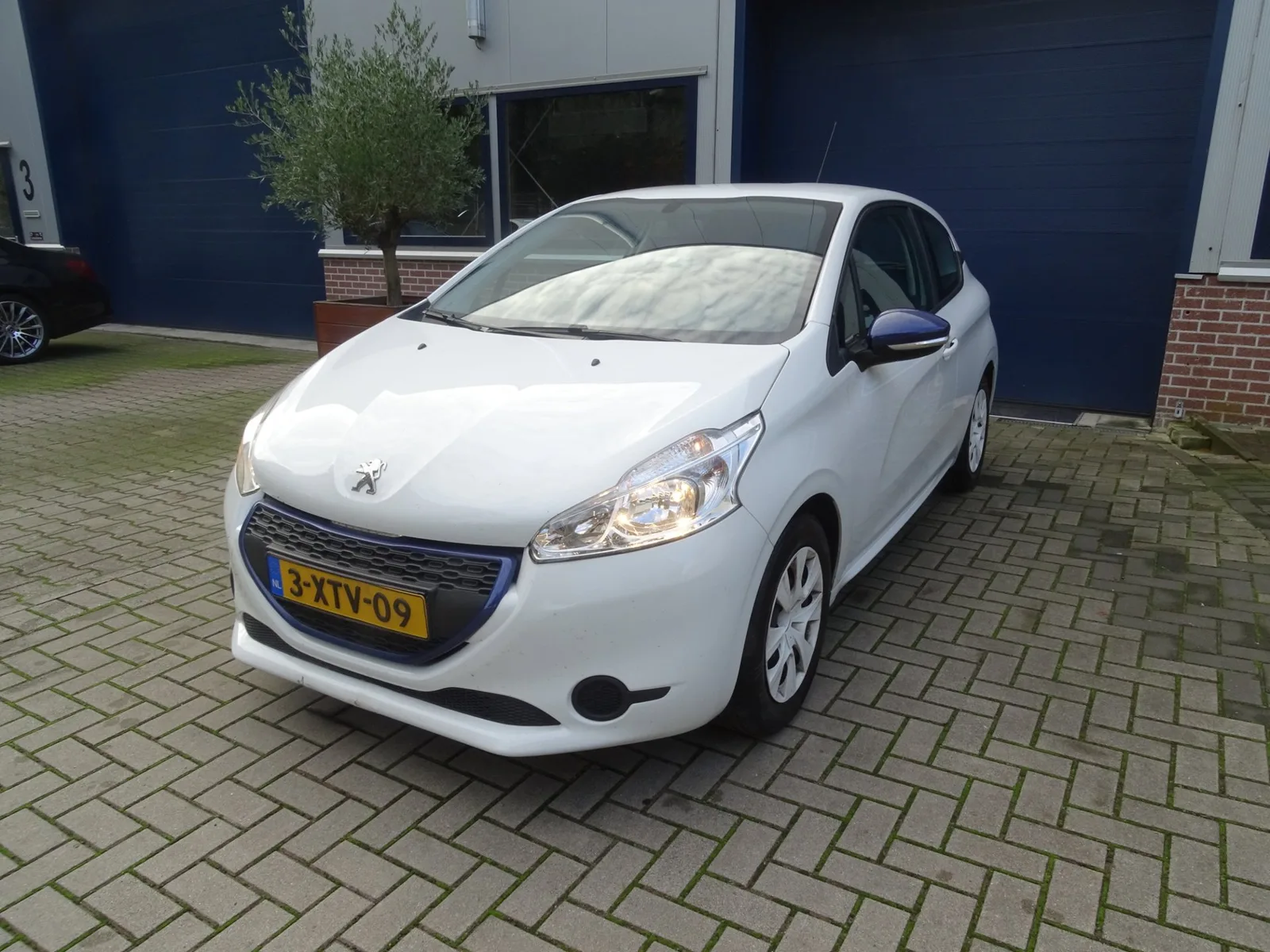 Peugeot 208 (2014) — foto 1