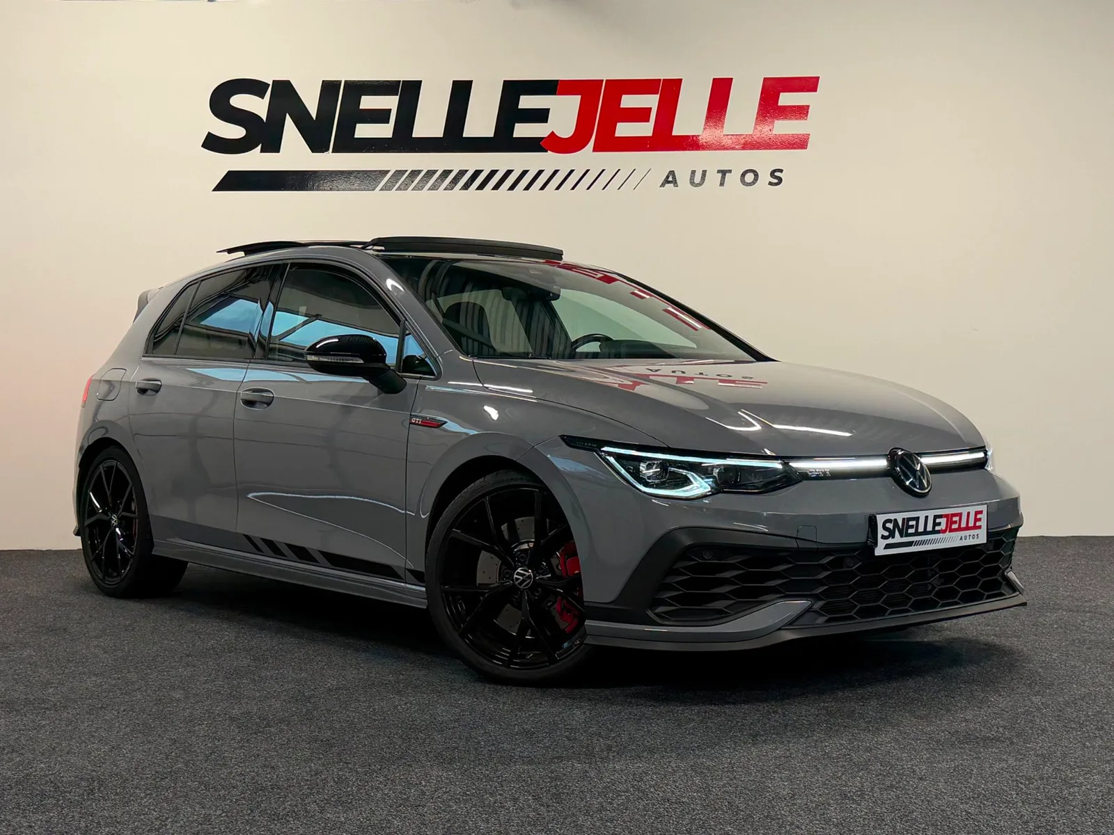 Volkswagen Golf (2023) — foto 1