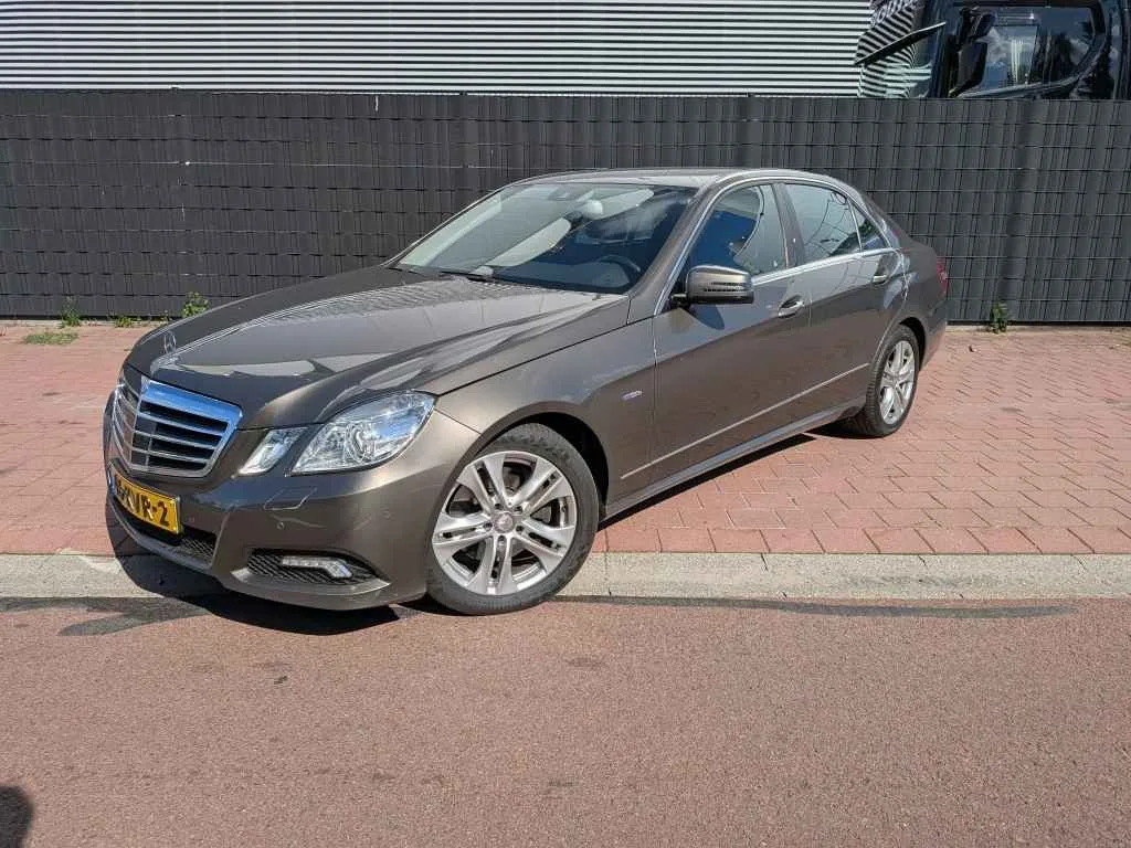 Mercedes-Benz E-Klasse (2010) — foto 1