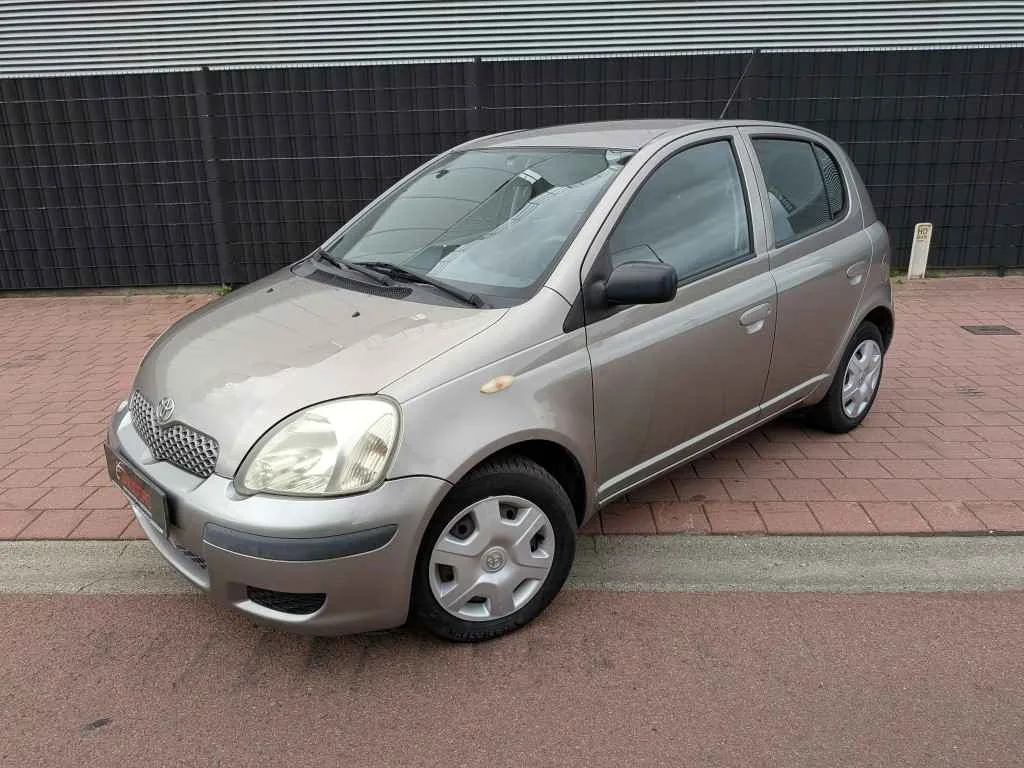 Toyota Yaris (2004) — foto 1