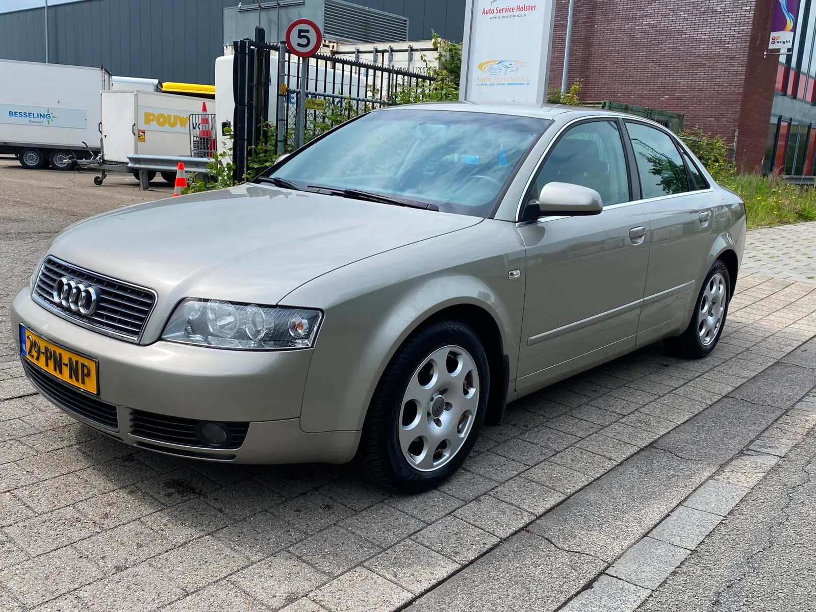 Audi A4 (2004) — foto 1