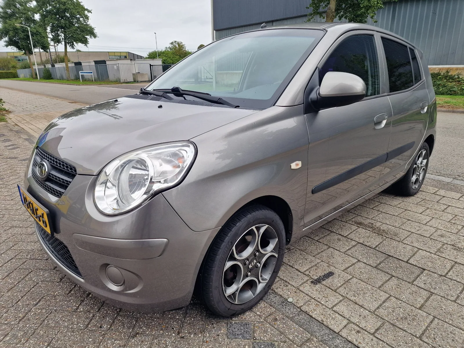 Kia Picanto (2008) — foto 1