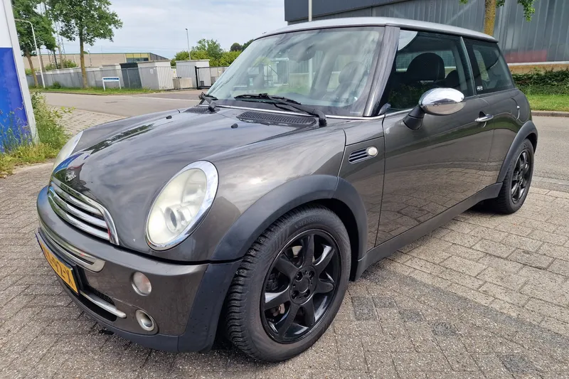 MINI Cooper (2005)