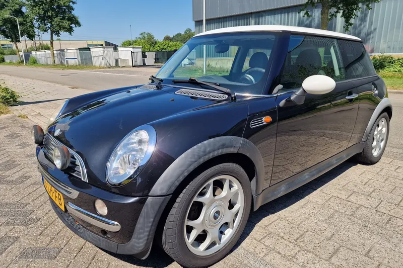 MINI Cooper (2003)