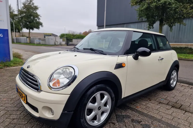 MINI One (2009)