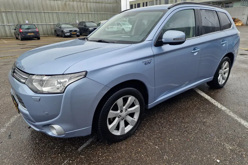 Mitsubishi Outlander (2014)