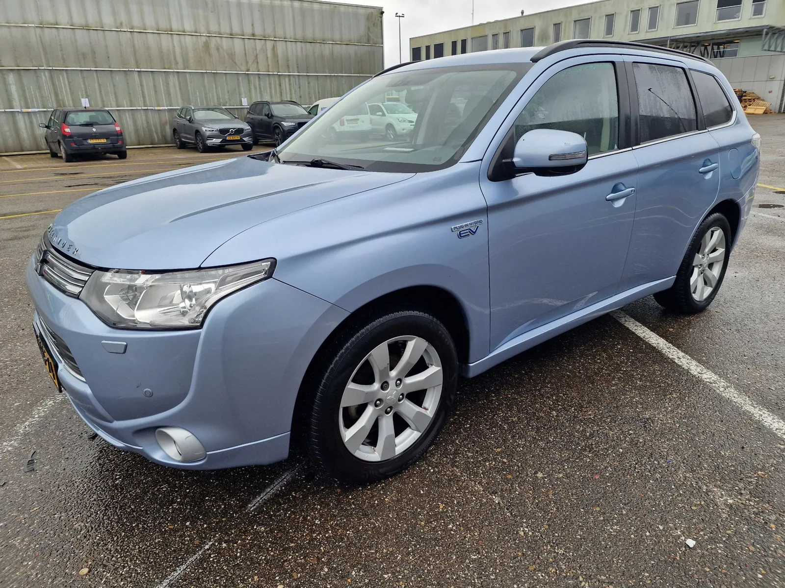 Mitsubishi Outlander (2014) — foto 1
