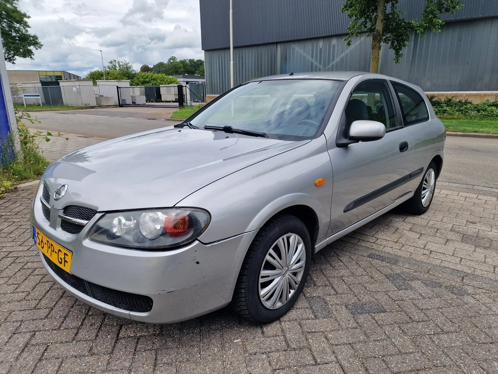 Nissan Almera (2004) — foto 1
