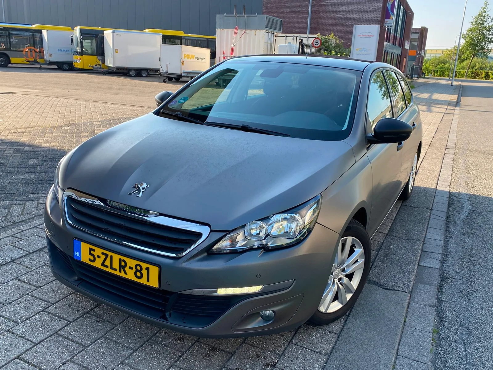 Peugeot 308 (2014) — foto 1