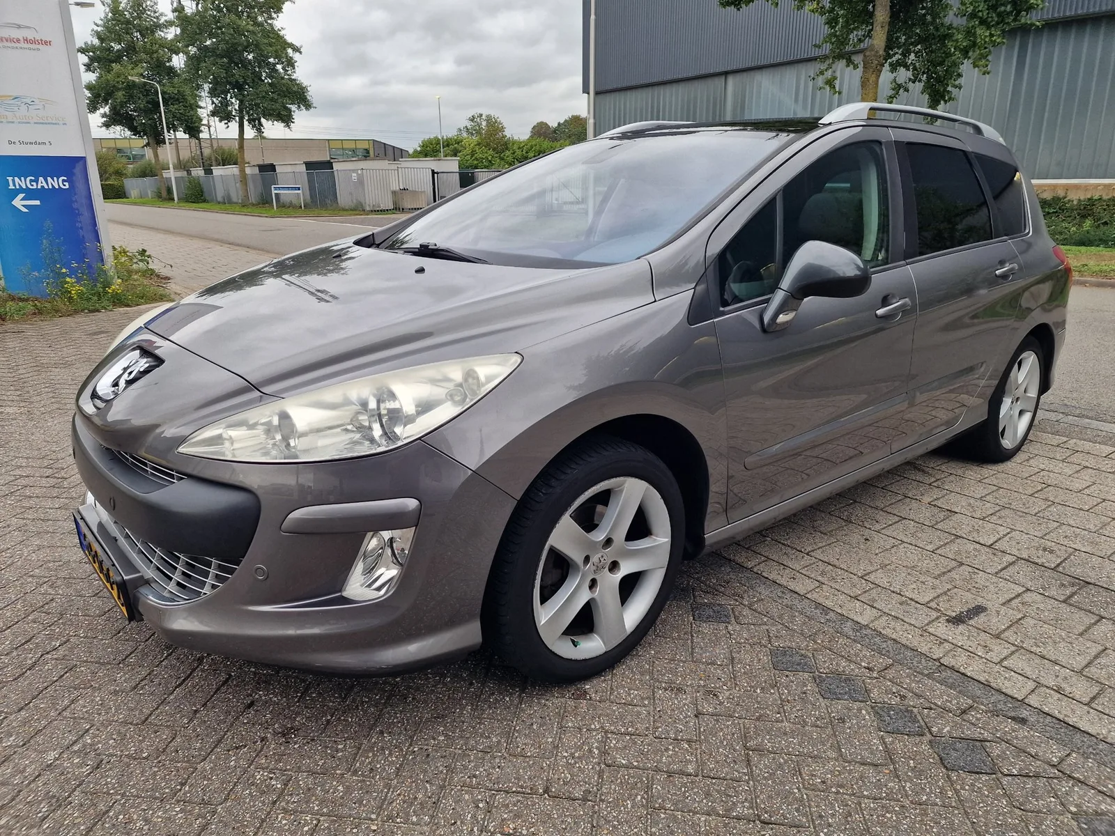 Peugeot 308 (2009) — foto 1