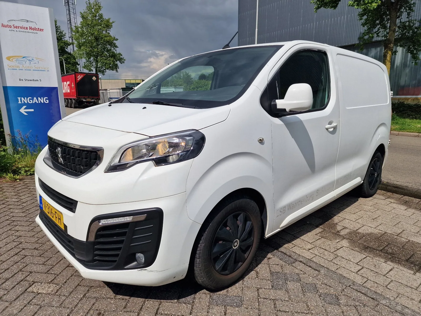 Peugeot Expert (2017) — foto 1