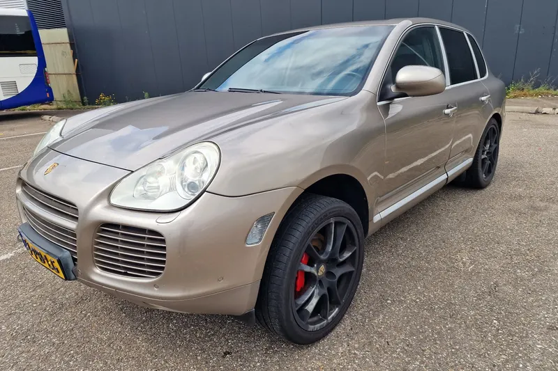 Porsche Cayenne (2004)