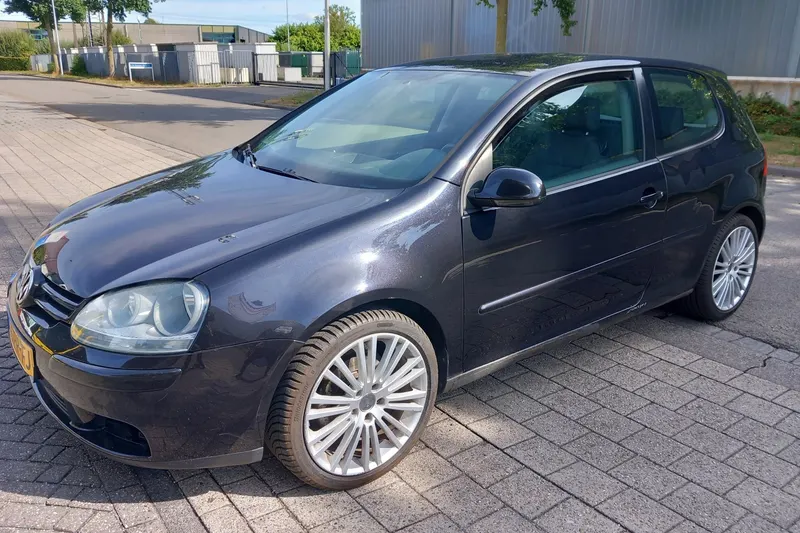 Volkswagen Golf (2004)