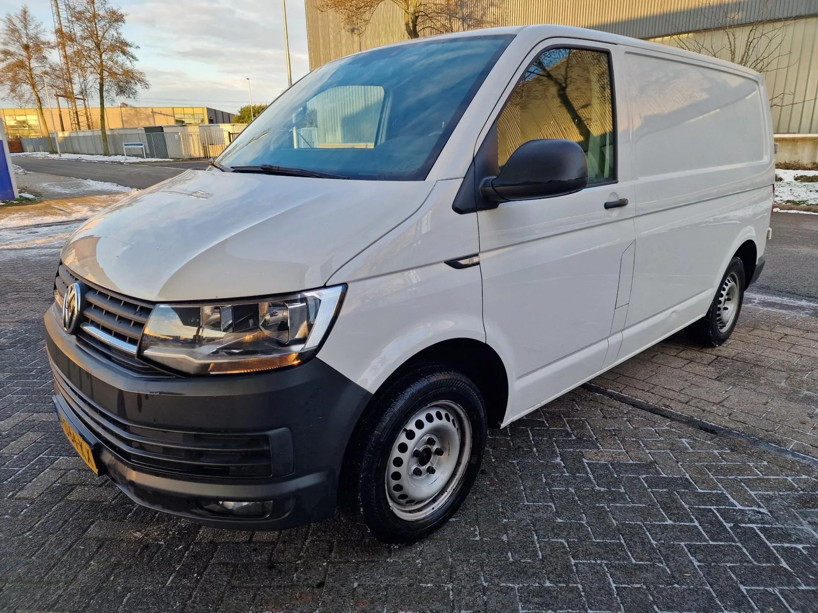 Volkswagen Transporter (2018) — foto 1